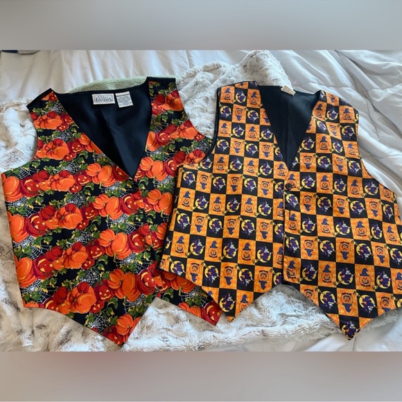 Vintage 2 piece Halloween Pumpkin and witch
Patterned Vests - Picture 1 of 8